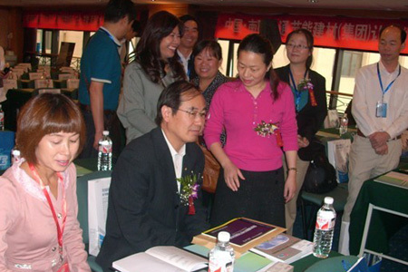 住房和城鄉(xiāng)建設(shè)部建筑節(jié)能與科技司副司長韓愛興與企業(yè)親切會晤 住房和城鄉(xiāng)建設(shè)部建筑節(jié)能與科技司副司長韓愛興與企業(yè)親切會晤