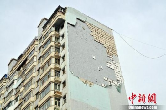外墻保溫層被吹落